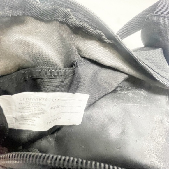 LL BEAN Unisex Black TRAVELER Travel Bag Waist Pack Crossbody 11” X 6” X 1” - Picture 5 of 5